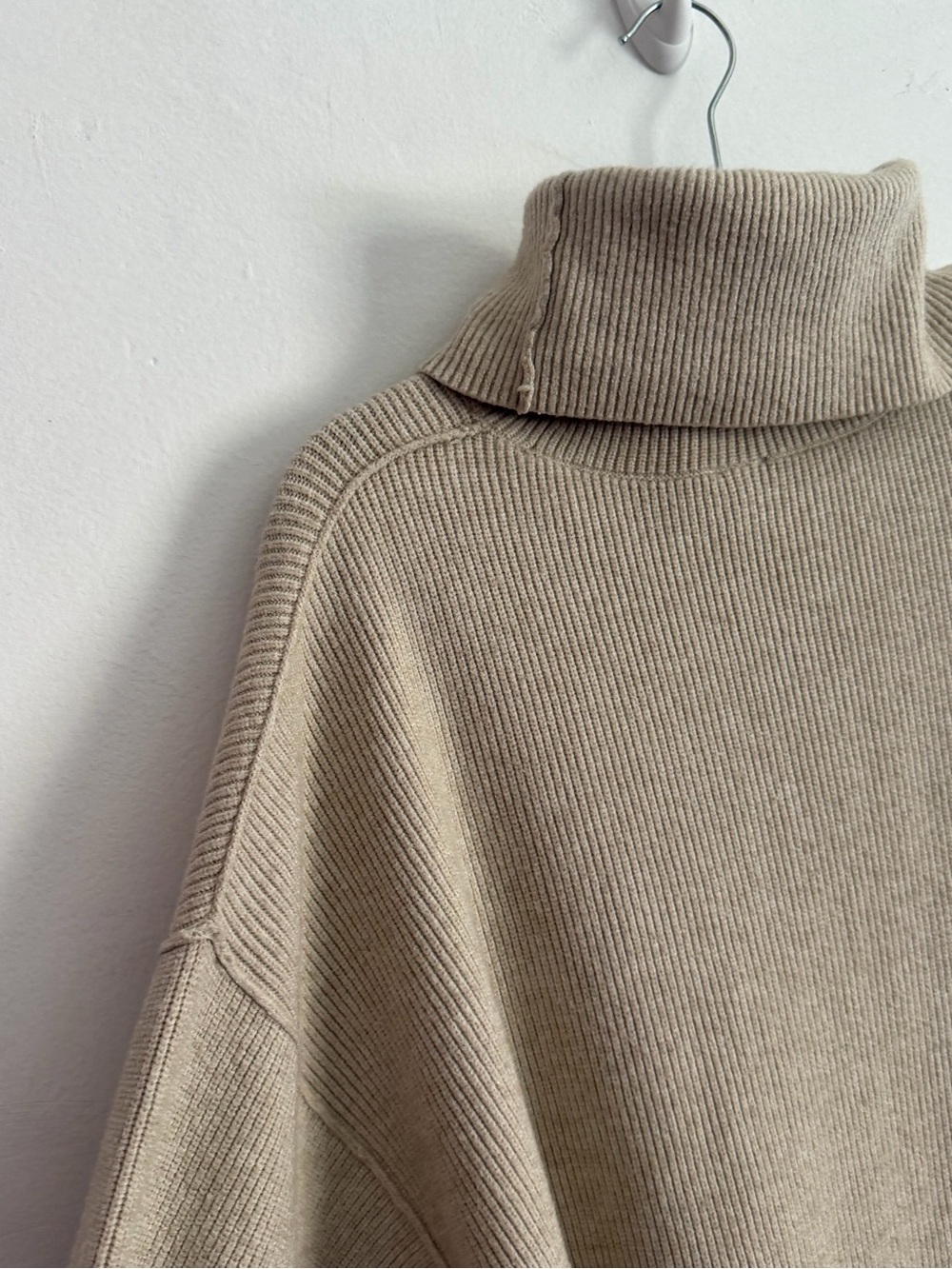 Free People Oversized Ribbed Turtleneck Sweater Oatmeal Beige Size L - Picture 7 of 12
